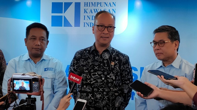 Menperin Agus Gumiwang Kartasasmita bersama Ketua Umum HKI Akhmad Ma'ruf Maulana, serta Dewan Pengarah HKI Sanny Iskandar (Foto: Ridwan/Industry.co.id)