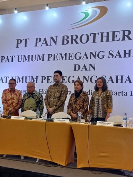 Manajemen PT Pan Brothers Tbk (PBRX) berfoto bersama usai RUPST dan RUPSLB 2025 di Jakarta. (Foto: Humas PBRX)
