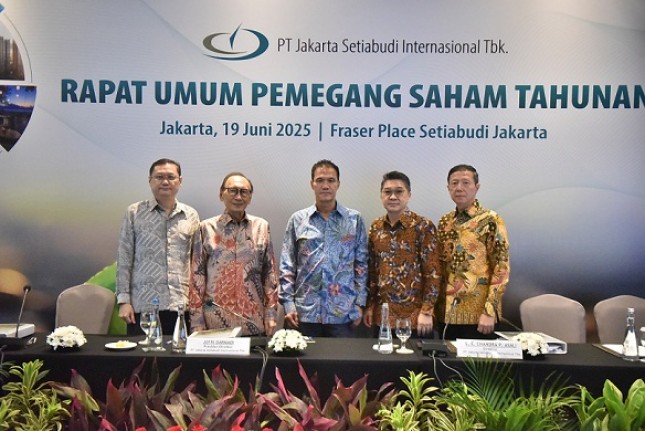 Manajemen PT Jakarta Setiabudi Internasional Tbk (JSPT) berfoto bersama usai RUPST pada Kamis (19/06/2025) di Jakarta. (Foto: Humas JSPT)