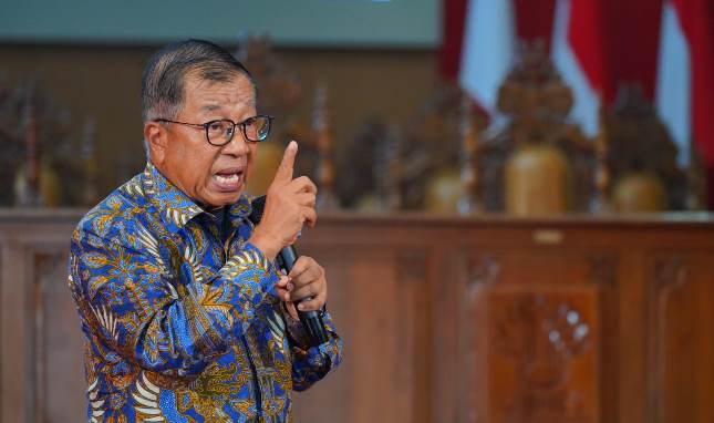 Anggota Majelis Wali Amanat Universitas Negeri Semarang (Unnes) dan pendiri PT Gunanusa Eramandiri Tbk (GUNA), Komisaris Utama PT Dynaplast dan pelaku industri nasional Gunawan Tjokro.