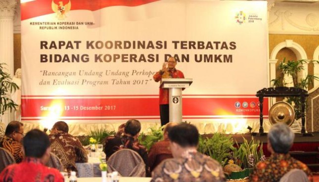 Menteri Koperasi dan UKM Puspayoga membuka Rakortas bidang Koperasi dan UKM di Surabaya, Kamis (14/12/2017).