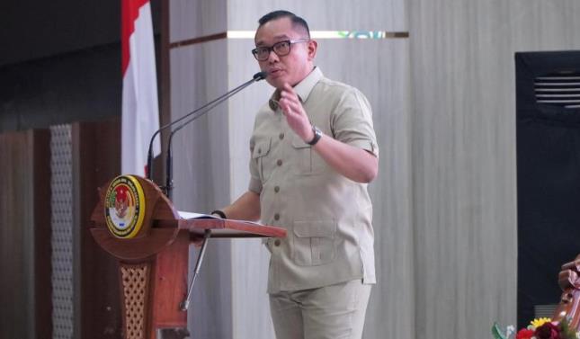 Wakil Menteri Investasi dan Hilirisasi/Wakil Kepala BKPM, Todotua Pasaribu, resmi memperkenalkan kebijakan Fiktif Positif (FikPos).