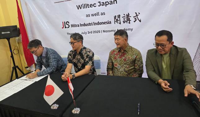 Penandatanganan kerja sama antara Nozomy Academy dengan Wiltec Japan dalam pembukaan sekolah Bahasa Jepang JLS Mitra Industri Indonesia.