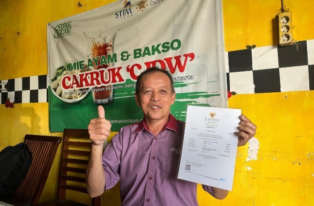 Gito pemilik Warung Bakso Mie Ayam Cakruk CJDW Sleman yang bergabung dalam Warung BERES program binaan kuliner dari Dompet Dhuafa.