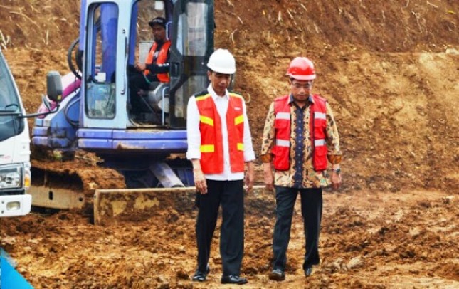 Presiden Jokowi dan Menhub Budi Karya Sumadi (Foto Setkab)