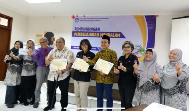Program Coaching Clinic ini bertujuan untuk melatih guru pendidikan dasar dan menengah dalam menggunakan humor sebagai alat bantu pembelajaran matematika