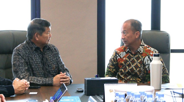 Menperin Agus Gumiwang Kartasasmita bersama Utusan Khusus Presiden bidang Iklim dan Energi, Hashim Djojohadikusumo
