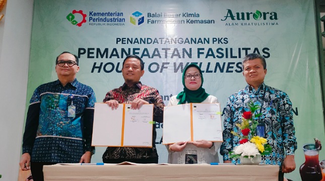 Kepala BSKJI Kemenperin, Andi Rizaldi saat menyaksikan penandatanganan PKS antara BBSPJIKFK dengan PT Aurora Alam Khatulistiwa (Foto: Ridwan/Industry.co.id)