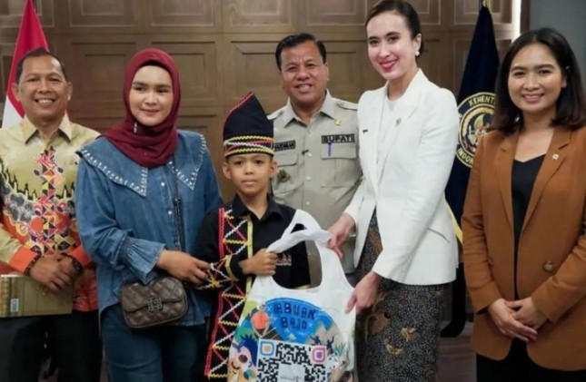 Keterangan Foto (Ist) Kunjungan Rayyan Arkan Dhika bersama Bupati Kuantan Singingi ke Kementerian Pariwisata RI.