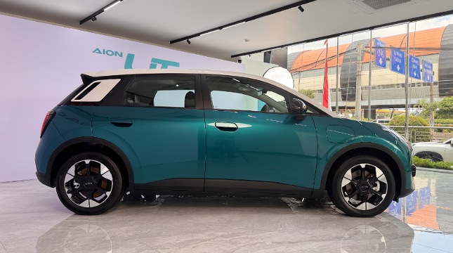 Mobil Listrik AION UT