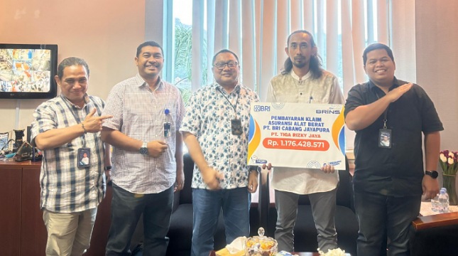 BRI Insurance Bayarkan Klaim Asuransi Alat Berat Sebesar Rp.1 Miliar