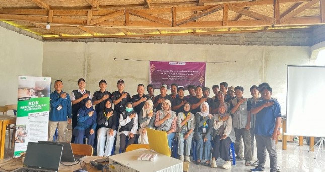 Layanan Kesehatan Cuma-Cuma (LKC) Dompet Dhuafa Nusa Tenggara Barat (NTB), melalui tim Respon Darurat Kesehatan (RDK), melakukan kolaborasi dengan tim Public Safety Center (PSC) 119 Kabupaten Lombok Utara dalam menggelar sosialisasi Bantuan Hidup Dasar (BHD) di Desa Senaru, Kecamatan Bayan, Lombok Utara, pada Senin, 14 Juli 2025.