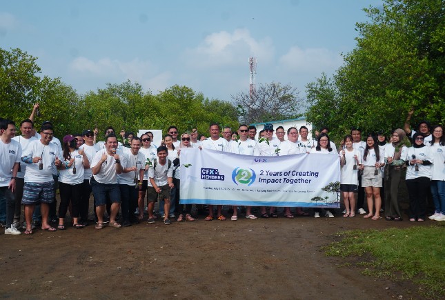 Bursa CFX bersama dengan seluruh anggotanya melalui program Tanggung Jawab Sosial atau Corporate Social Responsibility (CSR) “CFX & Members: 2 Years of Creating Impact Together” dengan melakukan kegiatan penanaman 300 bibit pohon mangrove