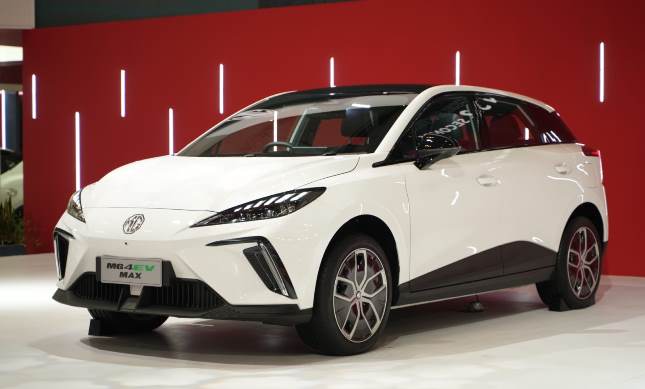 MG4 EV Max, salah satu mobil unggulan MG Motor Indonesia yang menarik perhatian pengunjung GIIAS 2025.