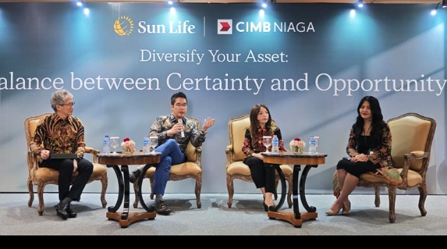 Kah Jing Lee, Chief Client Officer Sun Life Indonesia (tengah) pada kesempatannya dalam acara Client Gathering yang diselengggarakan di Jakarta
