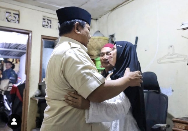 Presiden Prabowo Datangi Kediaman Affan Kurniawan dan Peluk hangat Ibunda Korban
