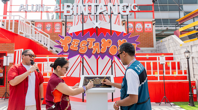 Peresmian Tugu di Alun-Alun BINTANG oleh Gaby Inkiriwang dan Kiki Ucup
