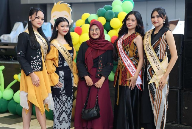 Bisnis yang dijalankan Jihan Astriningtrias berhasil disulap menjadi ruang kreativitas yang menghadirkan koleksi busana wanita dengan memadukan tradisi dan desain modern