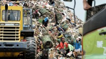 Tempat pembuangan akhir sampah Bantar Gebang, Bekasi. (Bay Ismoyo/AFP)