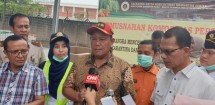 Kepala Badan Karantina Pertanian Ali Jamil saat musnahkan komoditas Ilegal