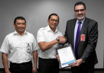 Bruno Bousquet -Tazar Marta Kurniawan dan I Wayan Susena, Direktur Teknis Garuda Indonesia (Foto Dok Industry.co.id)
