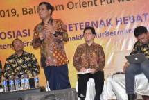 Dirjen Peternakan dan Kesehatan Hewan I Ketut Diarmita bersama asosiasi perunggasan