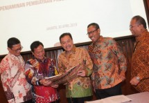 Dirut Perum Jamkrindo Randi Anto saat MoU dengan PNM