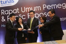 Kiri Direktur Keuangan Tunas Grup Kent Teo, Tengah Dirut Tunas Grup