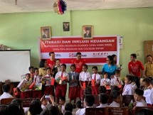 Asuransi Sinar Mas Bagikan Asuransi Mikro dan Celengan Impian Pada Acara Literasi Keuangan di Sentani
