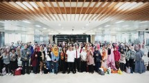 Sekretaris Deputi Bidang Pengembangan SDM Perkoperasian, Drs Talkah Badrus, MM, saat berfoto bersama peserta pelatihan wirausaha UMKM