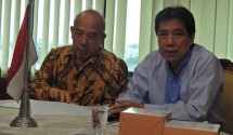 Direktur Independen PT Metro Realty Tbk, Sukardi, (kanan) bersama Direktur, Arif Tamin, (kiri)