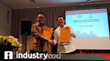 Direktur Utama PT JIEP Landi R. Mangewang bersama Kepala Kejaksaan Tinggi DKI Jakarta Warih Sadono saat menandatangani perjanjian kerja sama (Foto: Ridwan/Industry)