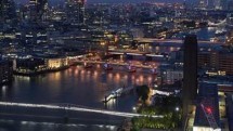 Empat Jembatan di London Bersinar, Bagian dari Pembuatan Mahakarya Seni Publik