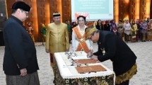 Menteri Perindustrian Airlangga Hartarto saat melantik Sekretaris Jenderal Kemenperin Achmad Sigit Dwiwahjono