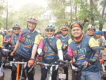 BNI syariah bersepeda dengan masyarakat Palembang