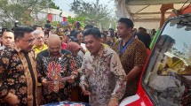 Direktur Industri Maritim, Alat Transportasi, dan Alat Pertahanan Kementerian Perindustrian, Putu Juli Ardika bersama Menteri Desa, Pembangunan Daerah Tertinggal dan Transmigrasi (Mendes PDTT) Eko Putro Sandjojo