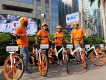 Kiri-Kanan: Sunarto Direktur Operasional, Alexander Raphael Hasibuan - Coorporate sekretary/Direktur Keuangan, Dewi prasetyaningsih - Direktur Utama dan Dinan Ferdinan - Komisaris Independen