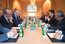 Menteri Perindustrian (Menperin) Airlangga Hartarto berdiskusi dengan Minister President of the German Federal State of Lower Saxony H.E Mr Stephan Weil beserta jajaran di Jakarta, 3 Oktober 2019.