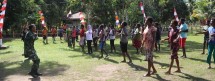 Personel Satgas Yonif 411 Kostrad Gelar Senam Kebugaran Untuk Ibu-Ibu di Perbatasan RI-PNG