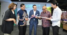 Rami Hajjar, Country Leader Signify Indonesia (Tengah)