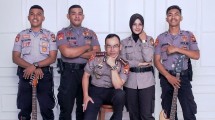 Kieraha BHayangkara Band asal Maluku Utara di bawah binaan Kombes Pol Iwan Iman Soesilo (paling depan) dari Polda Maluku Utara yang mendapat penghargaan karena menciptakan 47 lagu bertema situasi Kamtibmas.
