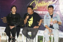 Erwin Gutawa (Tengah)