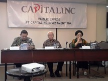 Manajemen PT Capitalinc Investment Tbk. Dari kiri ke kanan : Gara Wibawa Sadhu Putra, Direktur Keuangan yang merangkap sebagai Sekretaris Perusahaan; Abas F. Soeriawidjaja, Presiden Direktur; dan Nuning Setyaningsih. (Foto: Abe)