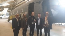 Menteri Perindustrian Agus Gumiwang Kartasasmita (tengah) didampingi Sekretaris Jenderal Kementerian Perindustrian Achmad Sigit Dwiwahjono (kiri) mengunjungi Unical di Los Angeles, Amerika Serikat