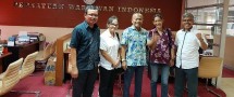 Ketua Umum PWI Pusat Atal S Depari (Tengah)