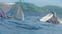Kapal wartawan rombongan Jokowi terbalik dihantam ombak di Labuan Bajo