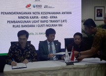 Penandatanganan MoU Pembangunan LRT dari Bandara I Gusti Ngurah Rai ke Terminal Satelit Jineng. Dari kiri ke Kanan: Son Byeong Doo, Executive Director KRNA; Lim Han Gyu, Executive Director KIND; dan Haedar A. Karim, Plt. Direktur Utama PT Nindya Karya. (Foto Abraham Sihombing)