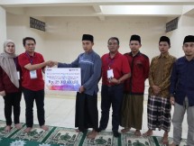 Perum Jamkrindo secara simbolis serahkan bantuan santunan Yatim