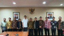 Acara serah terima surat SK Menteri BUMN dilakukanPlt Deputi Menteri BUMN bidang Usaha Industri, Agro dan Farmasi Iman Parmanto kepada jajaran anggota direksi PTPN III Holding di kantor Kementerian BUMN, Jakarta.