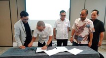 Penandatanganan Kontrak kerja sama oleh CEO Grup Amindotek Aryo Maulana dan Presiden Direktur PT Bukit Prima Bahari Rafli Yandra disaksikan oleh Direktur Amindotek Jeffry Ardiansyah, serta Direktur PT Bukit Prima Bahari Feri Kiswondo dan Donna Dadang